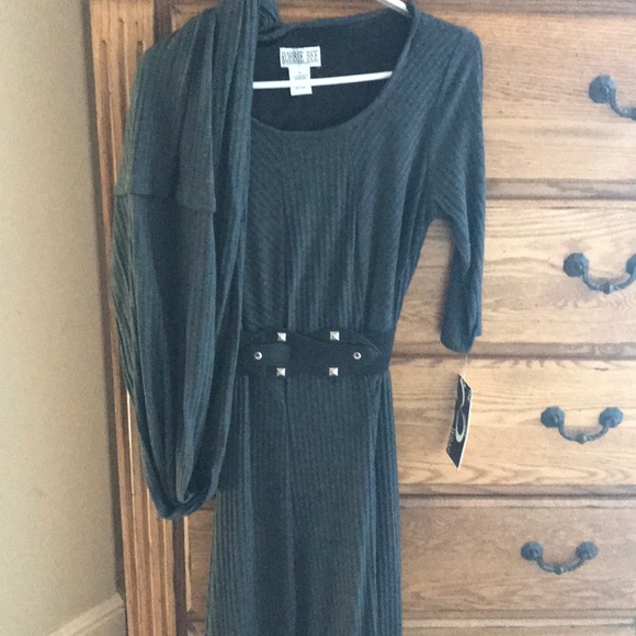 Dress - Picture 3 of 4